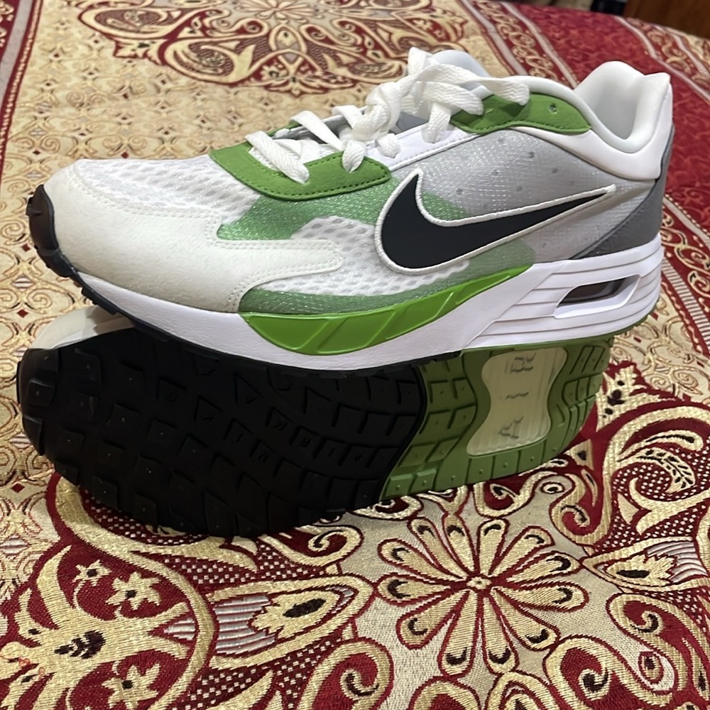 Nike Air Max Solo (New)